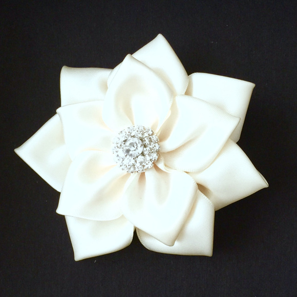 "Satin Bride" Flower hair clip/pin - Picture 1 of 1